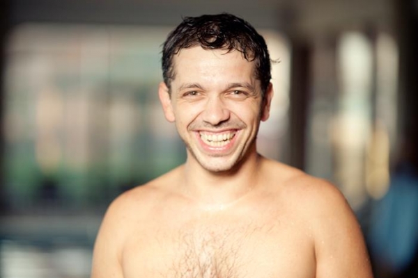 Boris Covali s-a dezbracat in fata frigaruilor: cum s-au distrat vedetele la festival - VIDEO Boris Covali s-a dezbracat in fata frigaruilor: cum s-au distrat vedetele la festival - VIDEO