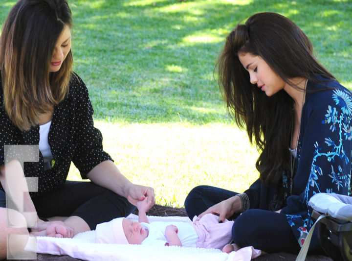 Sora Selenei Gomez e adorabila! Vezi o poza cu micuta care te va amuza - FOTO