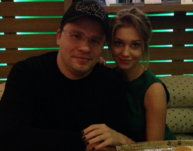 Cristina Asmus si Garik Harlamov, in public cu fetita! Unde au scos-o pe cea mica - FOTO Cristina Asmus si Garik Harlamov, in public cu fetita! Unde au scos-o pe cea mica - FOTO