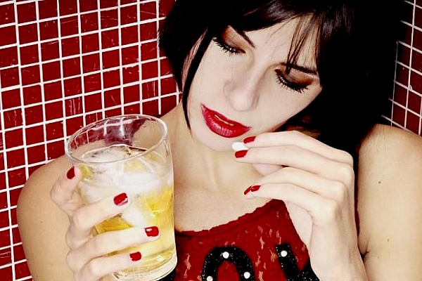 De ce nu e bine sa bei alcool cand iei antibiotice. Cat este mit si cat realitate medicala
De ce nu e bine sa bei alcool cand iei antibiotice. Cat este mit si cat realitate medicala