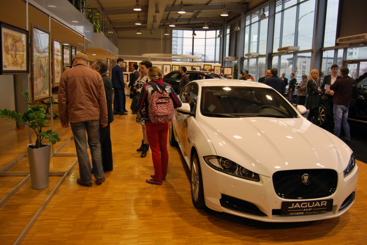 Expozitie de pictura in salonul auto DAAC Hermes " Land Rover-Jaguar-Volvo" - FOTO Expozitie de pictura in salonul auto DAAC Hermes " Land Rover-Jaguar-Volvo" - FOTO
