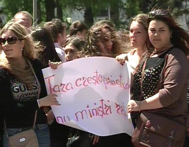 Interpreta Maxim se iubeste cu fiul unui fost mafiot din Rusia! Cum au fost surprinsi cei doi Interpreta Maxim se iubeste cu fiul unui fost mafiot din Rusia! Cum au fost surprinsi cei doi