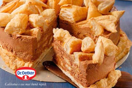 Tort cu crema de ciocolata Tort cu crema de ciocolata