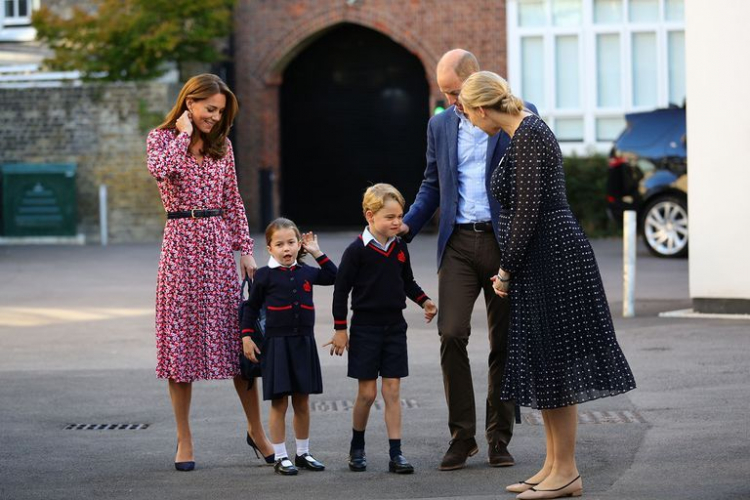 Printesa Charlotte - prima zi de scoala. Fetita lui Kate Middleton si a Printului William e adorabila in uniforma