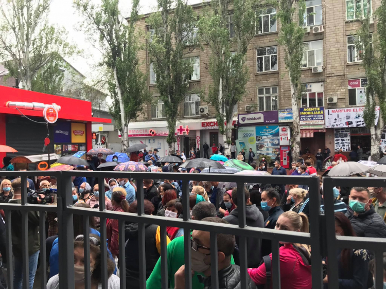 Protest la Piata Centrala. Mai multi vanzatori cer ca autoritatile sa