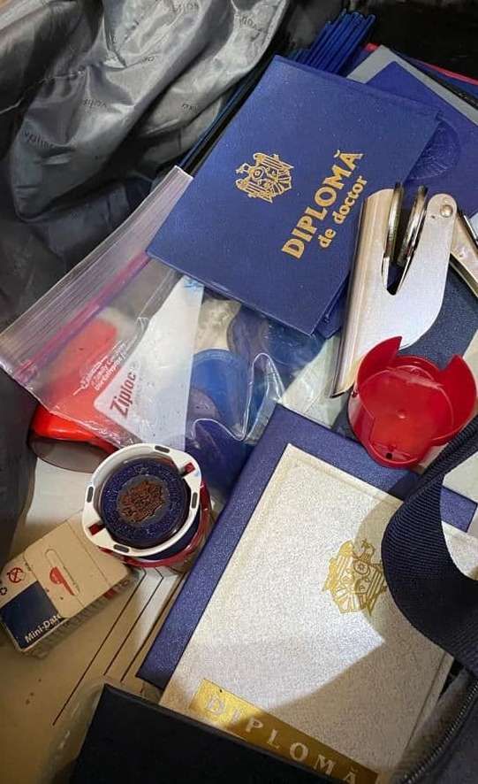 FOTO// Sclavi moldoveni pe șantierele din Franța. Erau impuși să lucreze cu acte false