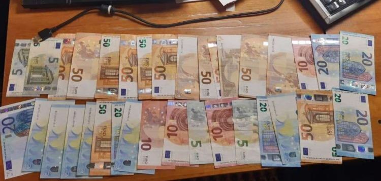 FOTO// Sclavi moldoveni pe șantierele din Franța. Erau impuși să lucreze cu acte false