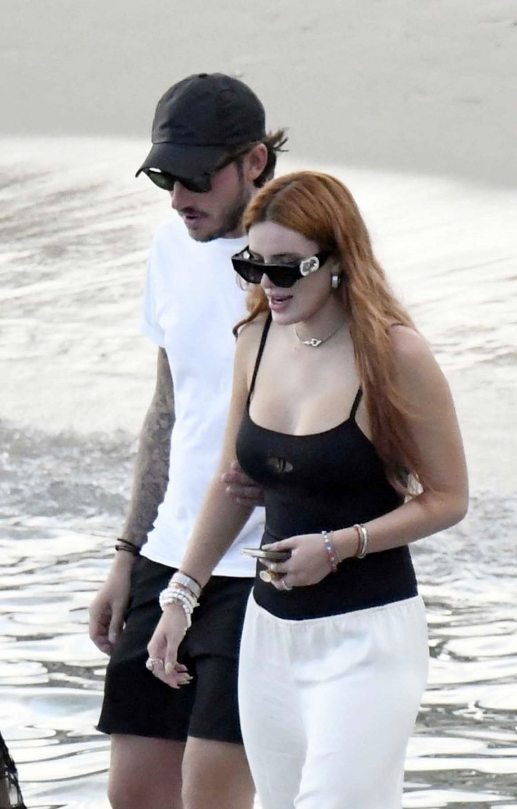 La o luna de la ruperea logodnei, Bella Thorne a inceput o noua relatie