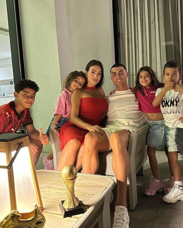 Atat de adorabil! Cristiano Ronaldo si Georgina Rodriguez, fotografie ...