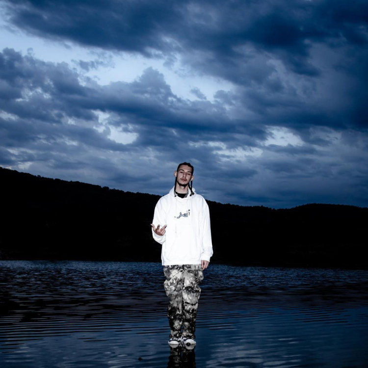 Un celebru rapper român a murit după ce a intrat cu mașina într-un TIR ...