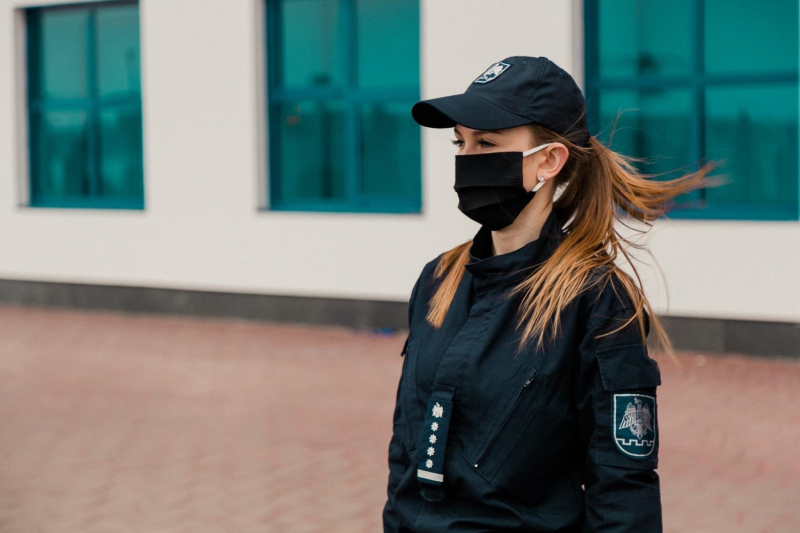 Perseverenta da roade! Femeia - Ofiter superior, Doina Liutaia-Bujor, despre profesia de politist si feminitate: „Imbracand uniforma pentru prima data, m-au coplesit emotiile. Sorbeam si savuram imaginea ce o vedeam in oglinda”