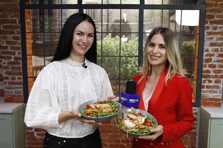 Nu mai stii ce ai putea sa pregatesti? Salata cu granola sarata poate fi o alegere perfecta - VIDEO