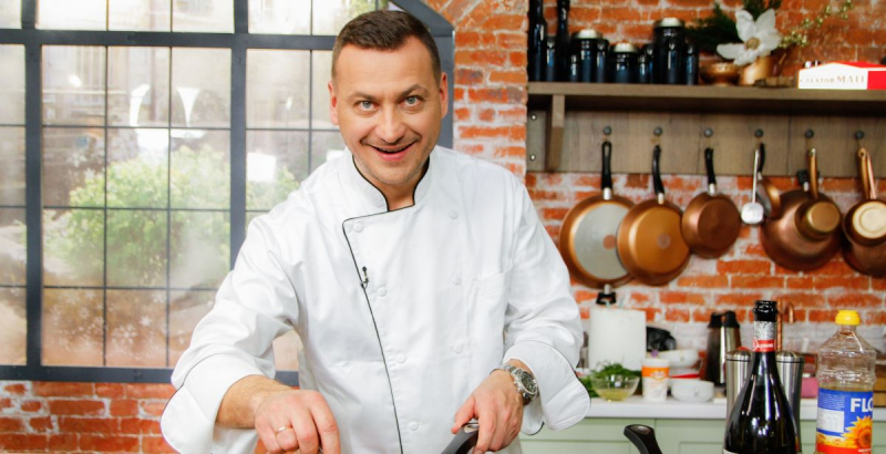 Bruschete cu salata - o gustare usor de gatit si extrem de aromata! Chef Petru Chicu te invata pas cu pas cum sa pregatesti acest aperitiv  - VIDEO