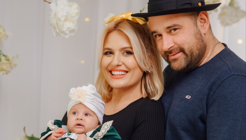 S-au indragostit de la prima vedere, iar in scurt timp au decis sa devina parinti! Isi doresc Dianna Rotaru si iubitul ei sa se casatoreasca si cum s-a schimbat viata lor, dupa aparitia fetitei - INTERVIU