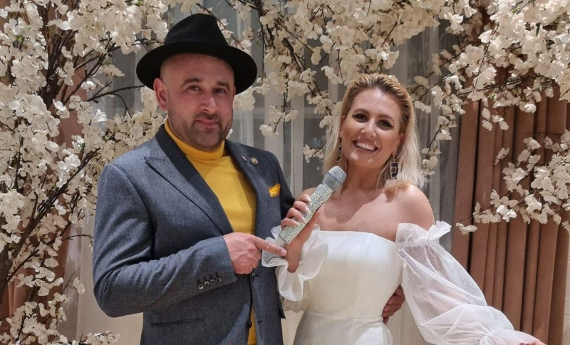 Soțul Diannei Rotaru are un talent despre care puțini știu! Rareș Bota Crăciun știe să pregătească cei mai buni mici tradiționali de peste Prut - VIDEO
