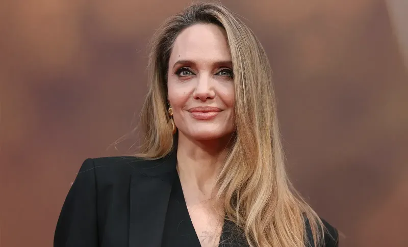 Angelina Jolie la 50 de ani: 10 apariții fabuloase pe covorul roșu care au făcut istorie - FOTO