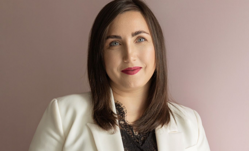Bionails Studio, unghii frumoase şi sănătoase! Aliona Guțuțui îți explică cum poți alege o alternativă naturală pentru manichiură și care nu necesită uscare în lampa UV - VIDEO