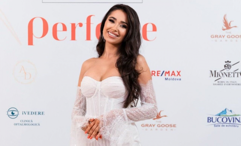 Asemănare izbitoare între Iulia Deliu și o interpretă populară de la noi! Reacția internauților: „Parcă sunteți surori” - FOTO