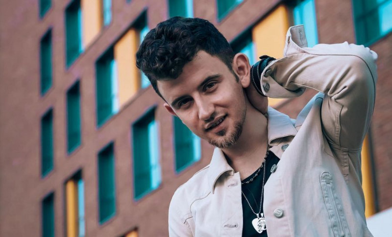Daniel Șveț a făcut pasul cel mare! Și-a cerut iubita de soție într-un cadru de poveste, chiar pe malul mării - FOTO