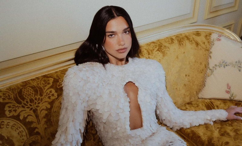  Dua Lipa a purtat haine create de un designer din Republica Moldova - FOTO