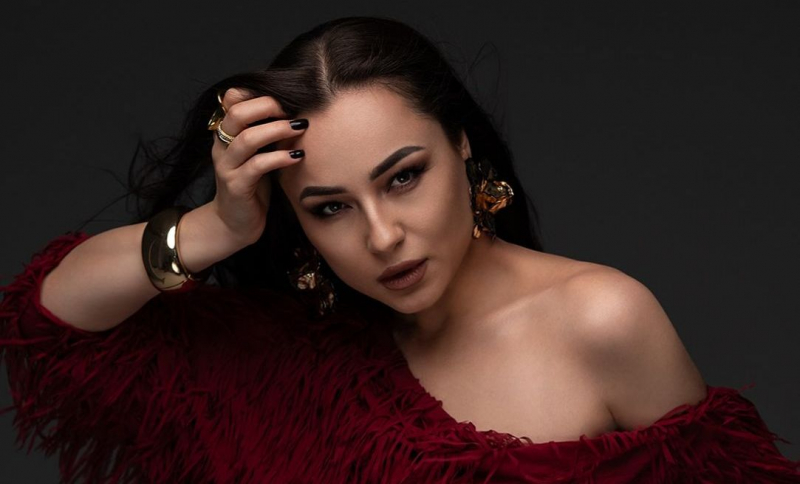 Ne îmbrăcăm cum vrem și nu ne pasă ce cred ceilalți? Stilista Korina Ankin este de altă părere: „Dacă ne dorim o relație de cuplu sănătoasă, bazată pe respect și admirație, nu ne prezentăm lângă partener în haine masculine, rigide” - FOTO