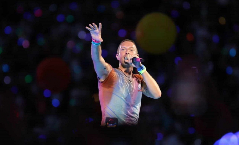 Un nou moment viral la concertul Coldplay! Ce cuplu celebru a surprins kiss cam-ul - VIDEO