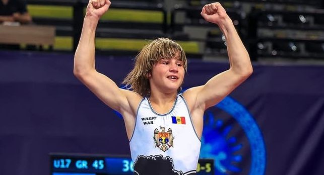Bronz pentru Republica Moldova la Campionatul Mondial de lupte U-17! Vadim Țarelunga a urcat cu mândrie pe podium - FOTO