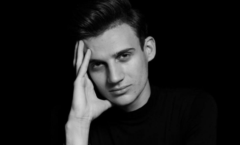 Știai că Gabriel Nebunu are un frate? Interpretul a publicat o imagine emoționantă alături de acesta și de mama lor - FOTO