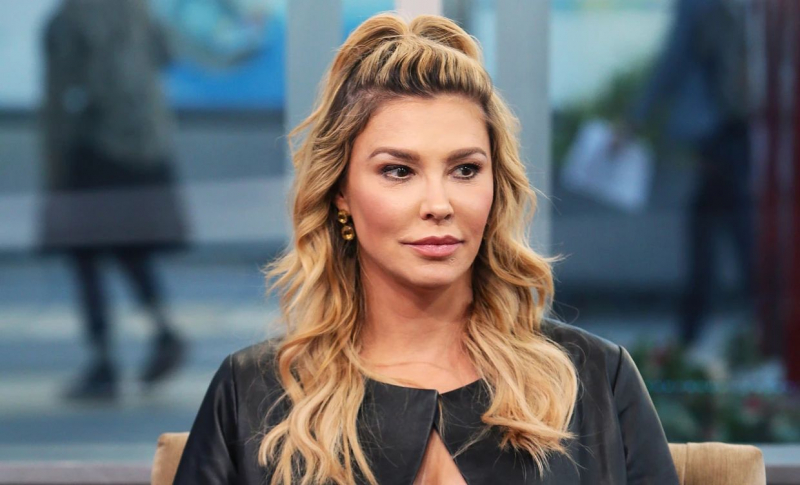 Ce se întâmplă cu fața lui Brandi Glanville. Vedeta este desfigurată și crede că un parazit îi distruge chipul: „Arăt ca un monstru” - FOTO