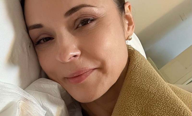 Cum se simte Andreea Marin, la câteva zile de când a fost supusă unei intervenții chirurgicale. Ipostaza în care a fost surprinsă vorbește de la sine - FOTO