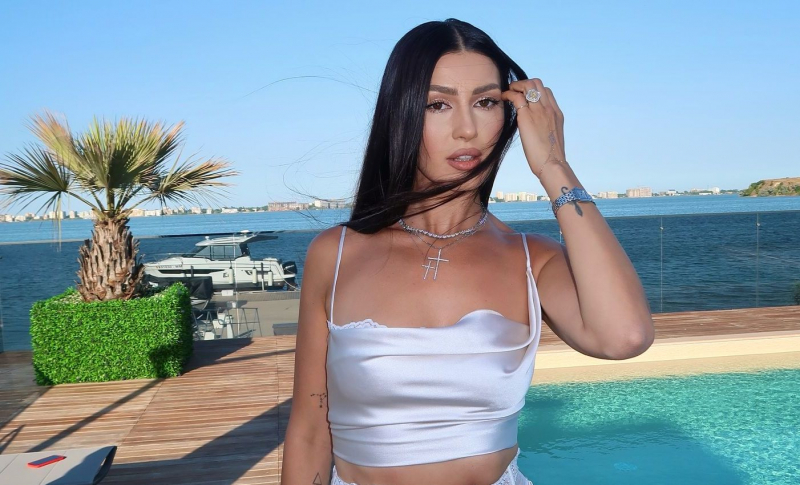Alina Eremia s-a căsătorit! Cum arată superba rochie de mireasă pe care a purtat-o artista la nunta cu Edi Barbu - FOTO
