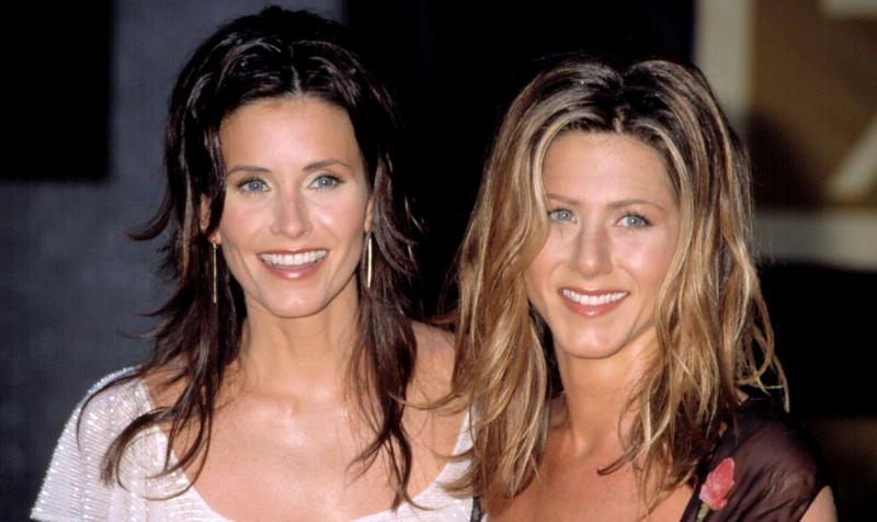 Cum arată acum, la 56 și 61 de ani, Jennifer Aniston și Courteney Cox. Rachel și Monica de odinioară sunt la fel de bune prietene - FOTO