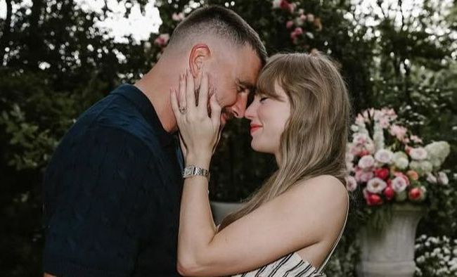 Taylor Swift și Travis Kelce s-au logodit! Sportivul a îngenuncheat în grădina lor plină de flori și i-a oferit inelul visurilor
