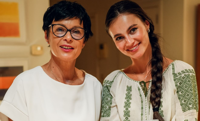Nina Crețu a făcut plăcinte cot la cot cu comisara europeană Marta Kos! Totul s-a întâmplat chiar la oficială acasă: „De-ați ști câte emoții am avut” - FOTO/VIDEO