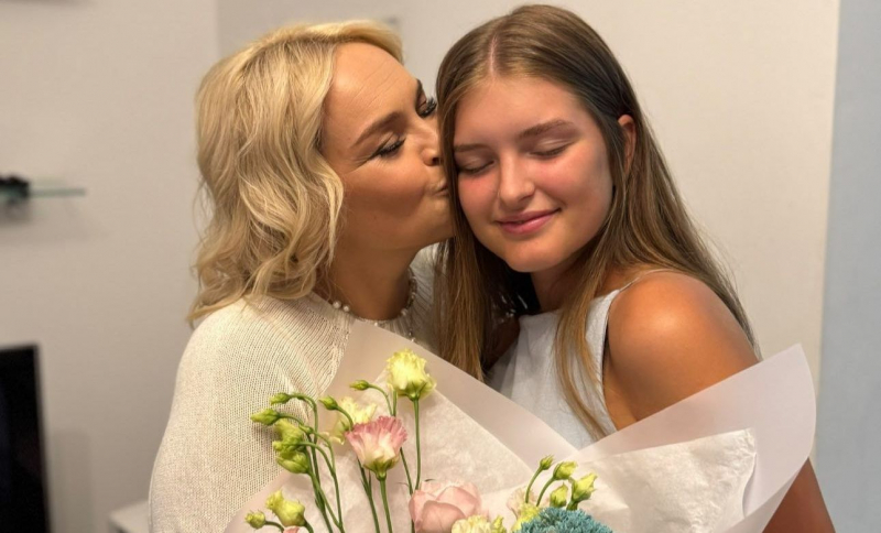 Sofia Scarlat își sărbătorește ziua de naștere! Ce mesaj i-a transmis mama sa, dar și modul special prin care a felicitat-o iubitul: „O să te luăm cu mașina, o să-ți legăm ochii și...” - FOTO/VIDEO