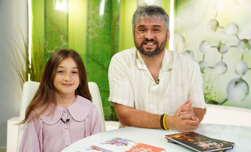 Copilărie fără gadgeturi! La doar 9 ani, cea mai tânără autoare din Moldova, Dumitrița Cojuhari a citit peste 255 de cărți: „Foarte tare ne place să citim” - VIDEO