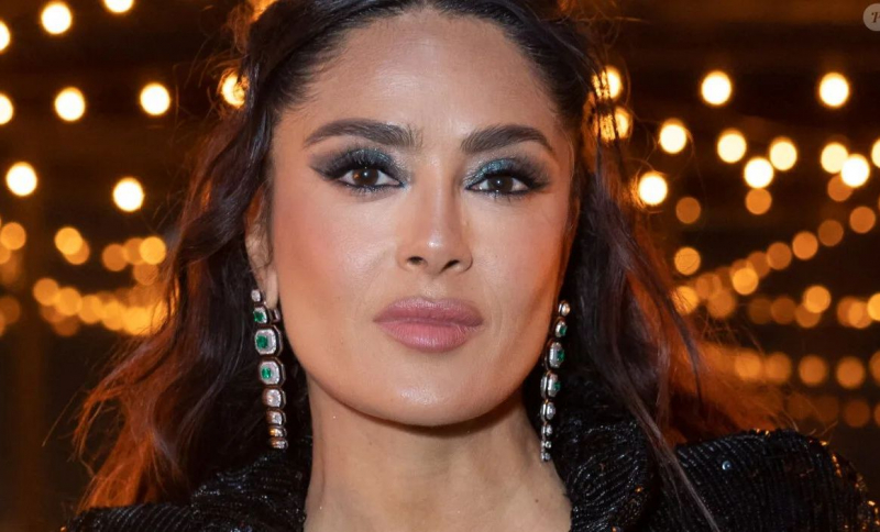 Se apropie de 60 de ani, dar întoarce privirile mai ceva ca la 20! Salma Hayek, ținută irezistibilă la o gală mondenă - FOTO