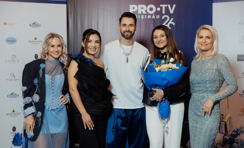Ținută tip cocktail cu un accesoriu albastru - permisul de trecere la recepția PRO TV Chișinău! Cine sunt invitații care au respectat dress code-ul - FOTO
