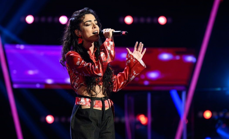 Bianca Mihai a ales o piesă specială și i-a vrăjit pur și simplu pe antrenorii de la Vocea României. Tudor Chirilă: „Mi s-a părut hipnotică interpretarea ta. Chiar și tu ești hipnotică!” - VIDEO