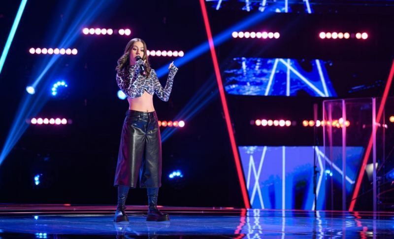 Cine este Bryana Holingher, tânăra de 17 ani care i-a uimit pe antrenorii de la Vocea României 2025: „Ești o voce senzațională pe care România trebuie să o audă!” - VIDEO