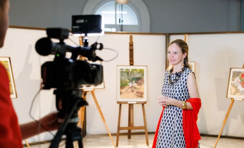 Verile moldovenești, prin ochii unei pictorițe engleze! Cunoaște-o pe Lotta Camilla Teale: „Locuiesc aici împreună cu soţul meu. Am decis că...” - VIDEO
