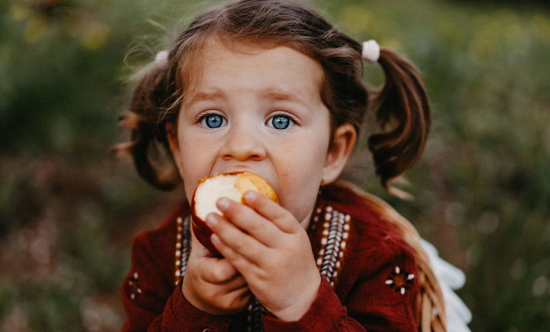 Greșelile alimentare pe care le fac părinții cu copiii lor, fără să-și dea seama! Daniela Palega, expertă în terapia alimentară: „Cei care au fost hrăniți forțat în adolescență și preadolescență, au tendința spre obezitate” - VIDEO