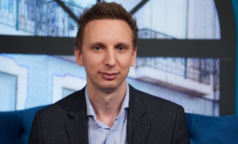 Miturile despre implanturile mamare, dezmințite de chirurgul plastician Iulian Balan: „Am hotărât să demonstrez într-un mod mai practic, am urcat în avion” - VIDEO