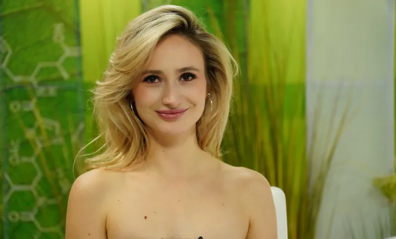 Cum să-ți sincronizezi viața cu fazele ciclului menstrual. Otilia Stratu, ghid în mișcare conștientă: „E frumos să lăsăm corpul într-o ușoară stare de liniște, să ne dăm timp să... ” - VIDEO