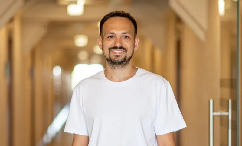 Vrei să folosești ChatGPT ca un profesionist? Denis Zacon, specialist AI, îți explică cum să obții răspunsuri perfecte de fiecare dată - VIDEO
