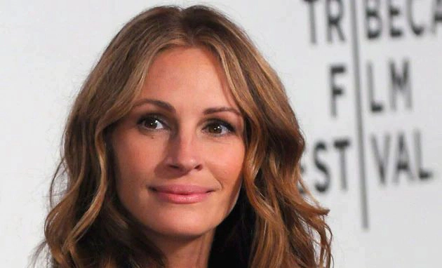 Julia Roberts, apariție rară în public alături de fiul ei, Phinnaeus. Tânărul de 21 de ani a depășit-o în înălțime pe celebra sa mamă - FOTO