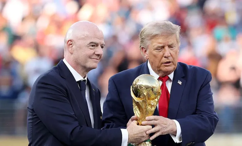 Donald Trump, moment stânjenitor la Cupa Mondială 2026. A fost îndrumat să coboare de pe scenă 