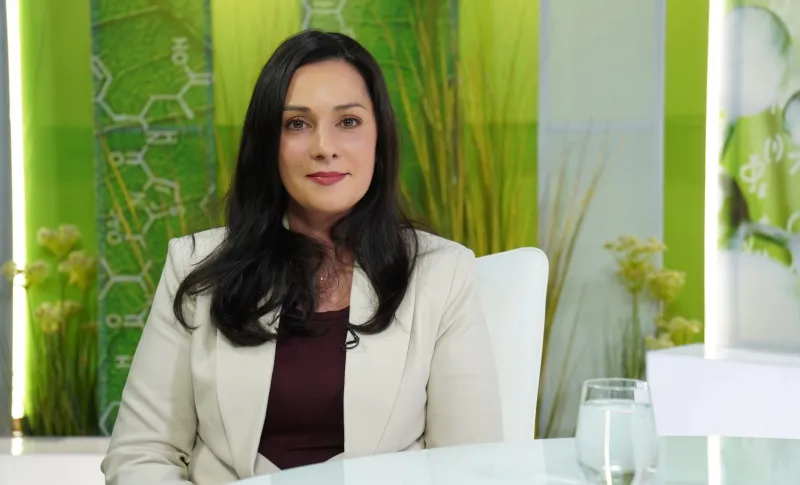Cititul în transport poate afecta vederea. Greșelile zilnice care favorizează progresia miopiei, potrivit medicului oftalmolog Irina Rotaru  - VIDEO