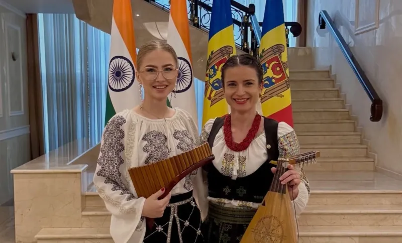 Ce cadou au primit artistele Adriana Babin și Stela Botez de la președintele Indiei, Droupadi Murmu, după ce au cântat la cina oficială - VIDEO