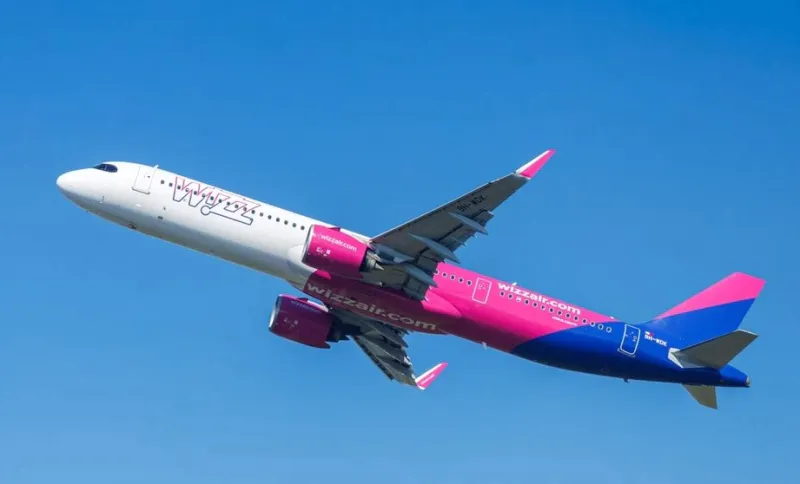 Pasagerii Ryanair și Wizz Air ar putea transporta gratuit mai multe bagaje. Ce prevede noua reformă